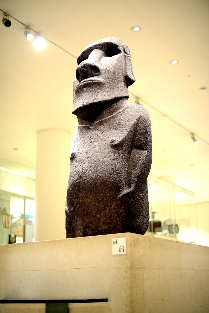 Front and side of Hoa Hakananai’a