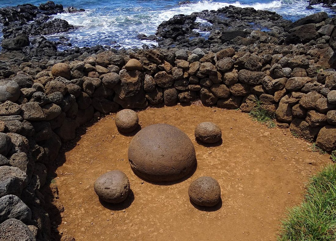 Te Pito Kura stone
