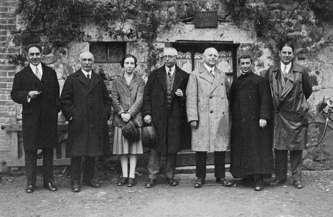 The International Commission excavating at Glozel, November 1927.